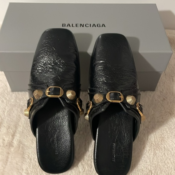 Balenciaga Black Leather Slipper Mules with buckle and textured finish. - Picture 2 of 10